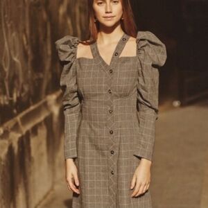 Quaint off-shoulder dress with puff sleeves Medium